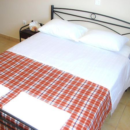 Diafánion Dorana Apartments & Trekking Hotel חדר תמונה